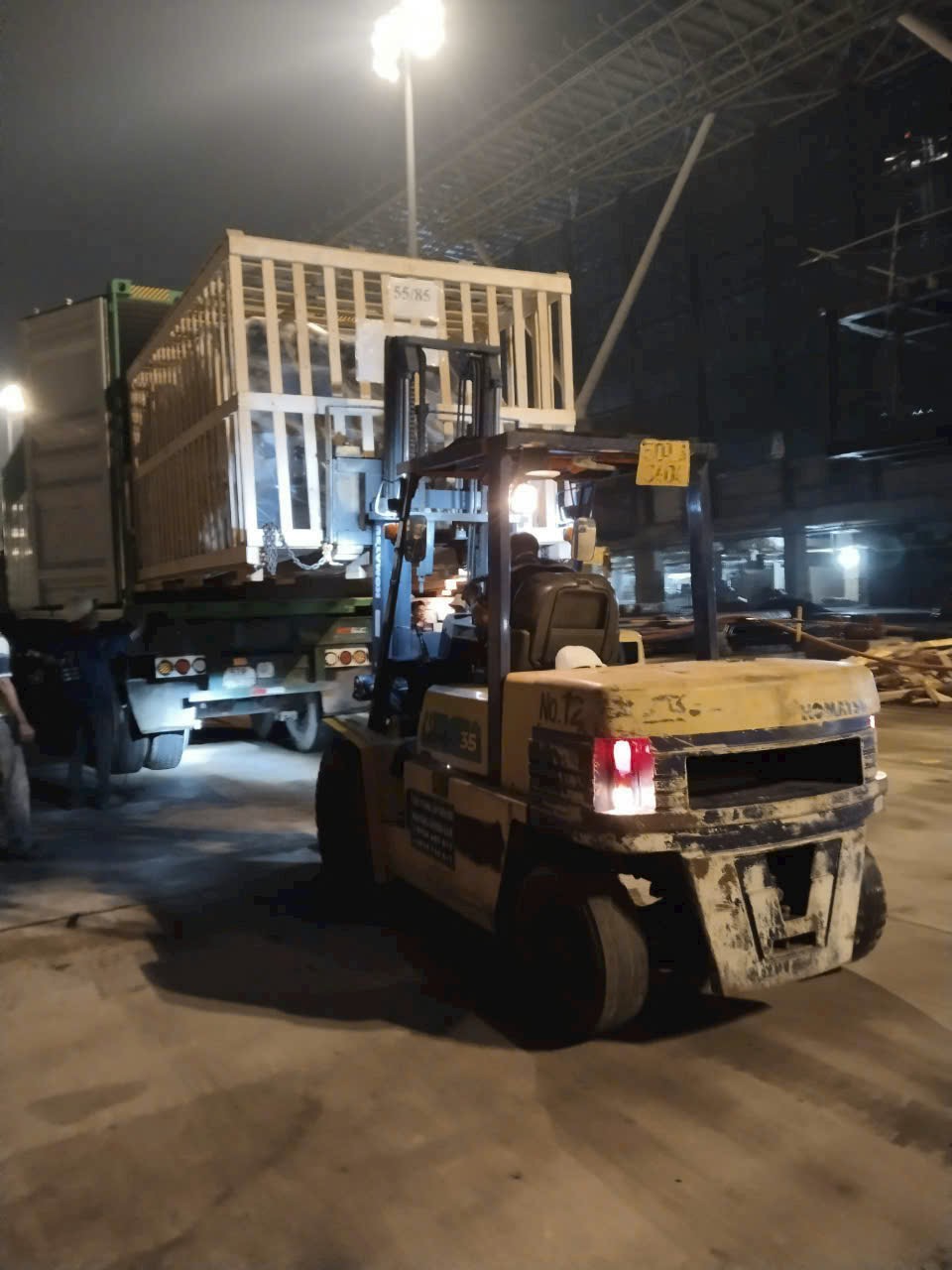 Dịch vụ vận chuyển hàng hóa bằng xe cẩu tại TPHCM