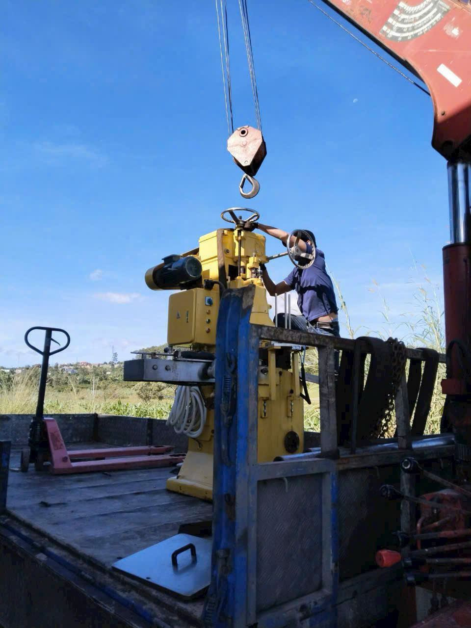 Nâng hạ di dời máy móc nặng tại Bình Dương