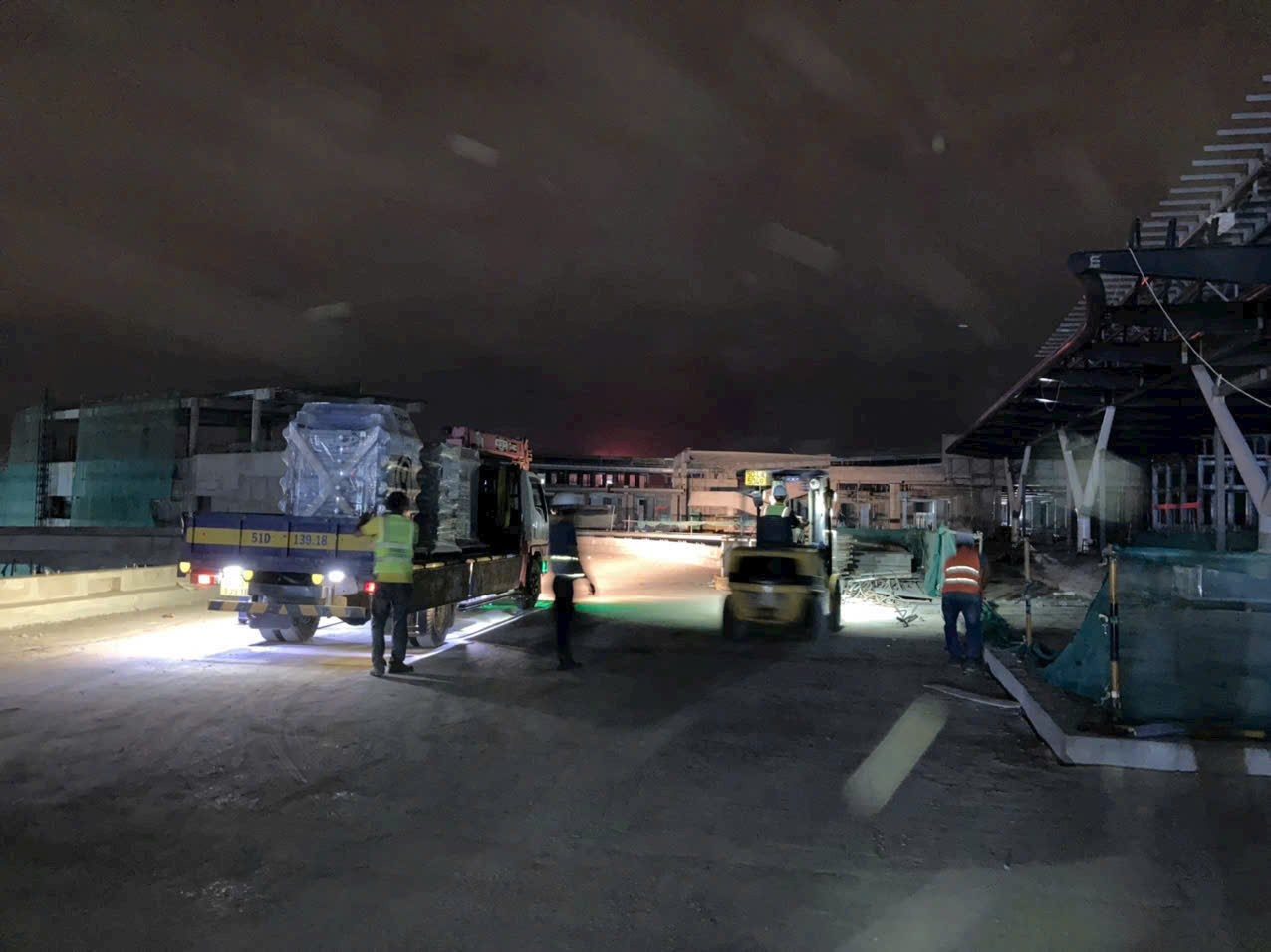 Dịch vụ cẩu máy móc công trình tphcm